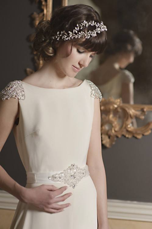 A beautiful unworn Jenny Packham wedding gown in ivory