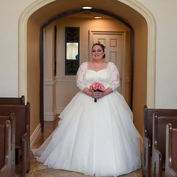 Lace and Organza Ruffled Skirt Wedding Dress Oleg Cassini NTCWG568