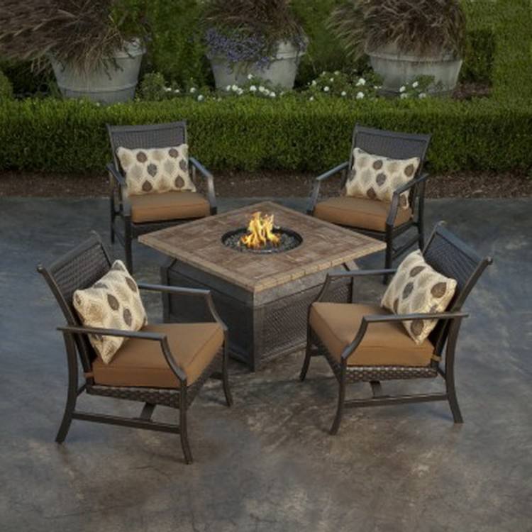 Outdoor Dining Table With Fire Pit In The Middle