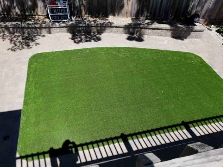 For this project, the clients desired slick, Porcelain paving in large  slabs and artificial grass