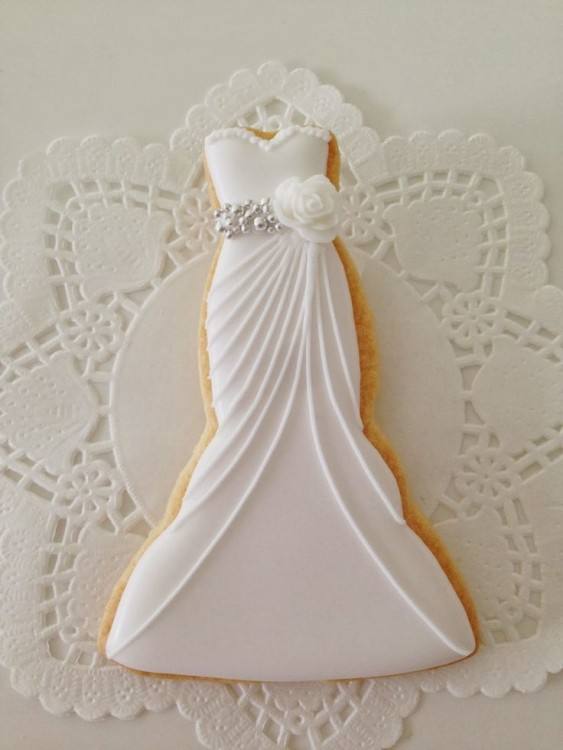 I've decorated wedding cake cookies before, but I thought I'd give them  another try