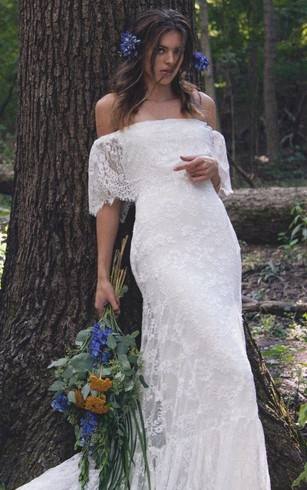 For you who don't like wearing too long wedding gown, short wedding dress  is cute as casual gown model alternative