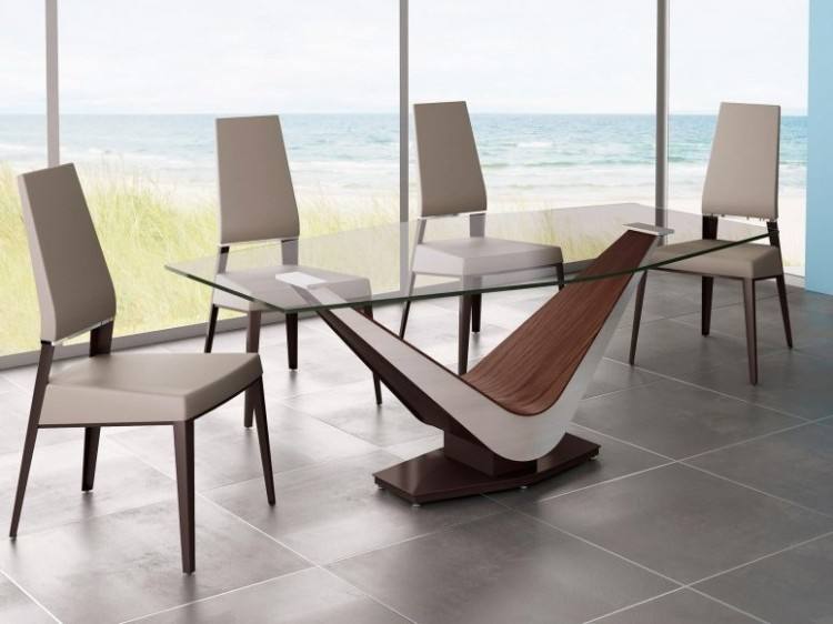 Calligaris dining table from wood and glass base