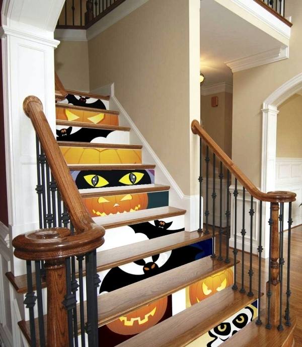 Easy country living Halloween staircase decoration idea countryliving