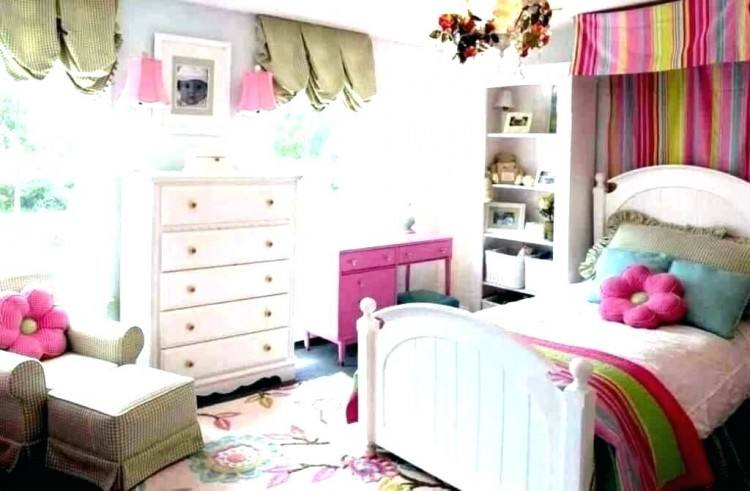 Floral print wallpaper is a creative way to incorporate pink into the room without going overboard