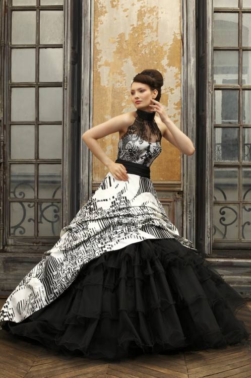 Discount 2015 Victorian Gothic Wedding Dresses Vintage Cheap Bridal Gowns  Black Lace And White Chiffon Garden Brides Dress Sweetheart Lace Up Back  Princess