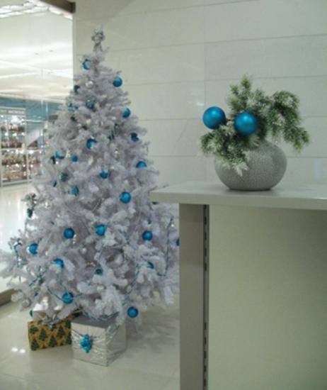 blue and blue and white christmas tree decorating ideas