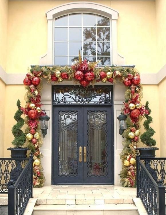 How To Use Outside Christmas Decorations to Make Your Home Look Merry and  Bright