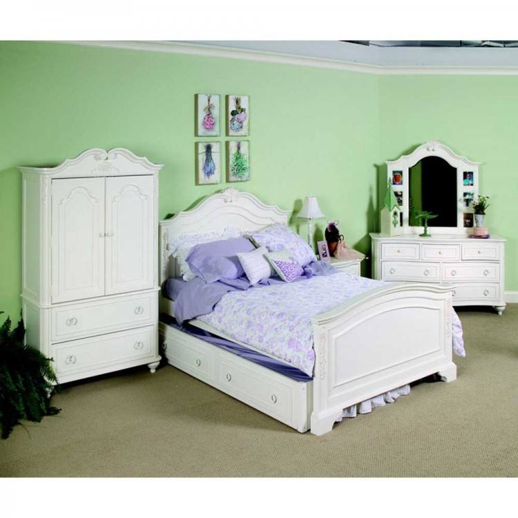green and white bedroom white and gray bedroom with window seat alcove light green bedroom with