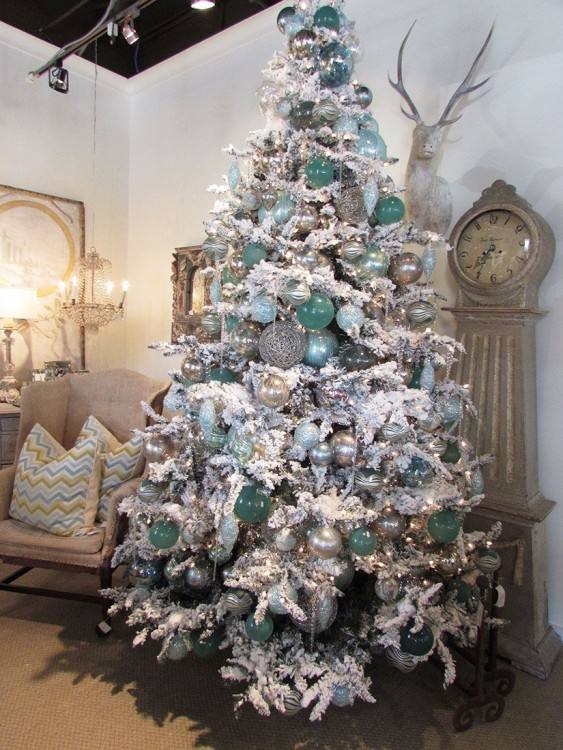 white christmas tree decorations | love the fact that this tree has been simply decorated with baubles