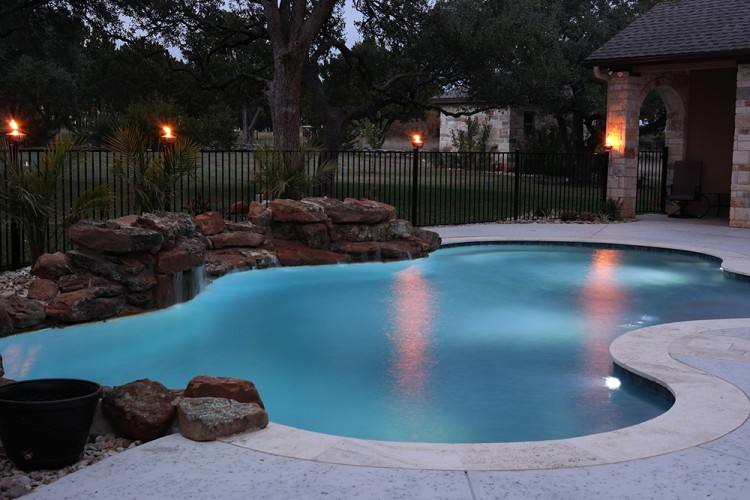Modern pool designs feature technologically advanced elements that make these pools highly functional, easy to access and reduce the maintenance