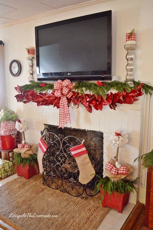 Mantel Christmas decorations ideas – festivity around the fireplace