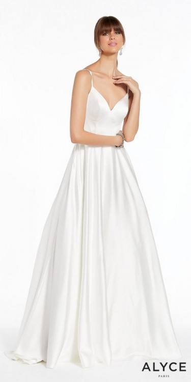 Miaoduo Luxury Long Sleeve Lace Appliques Low Back Wedding Dress 2018 —  EpicWorldStore