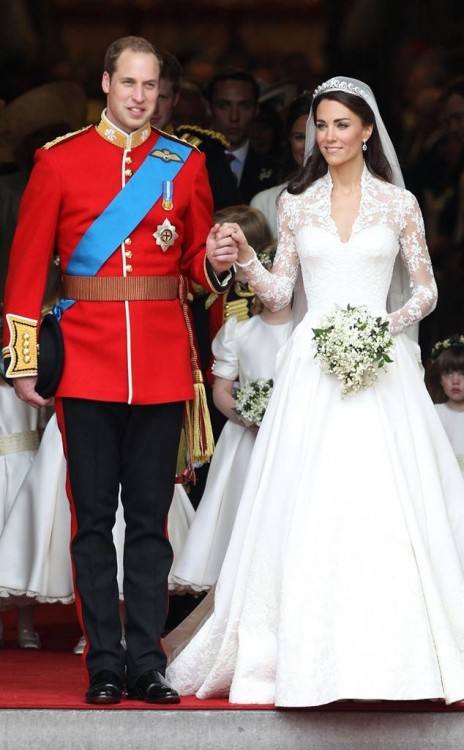 A Comparison of the Royal Wedding Kisses: Prince Harry & Meghan Markle vs