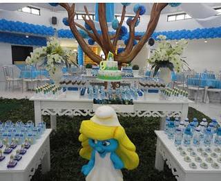Play Dress Up · Smurfs Party Decorations