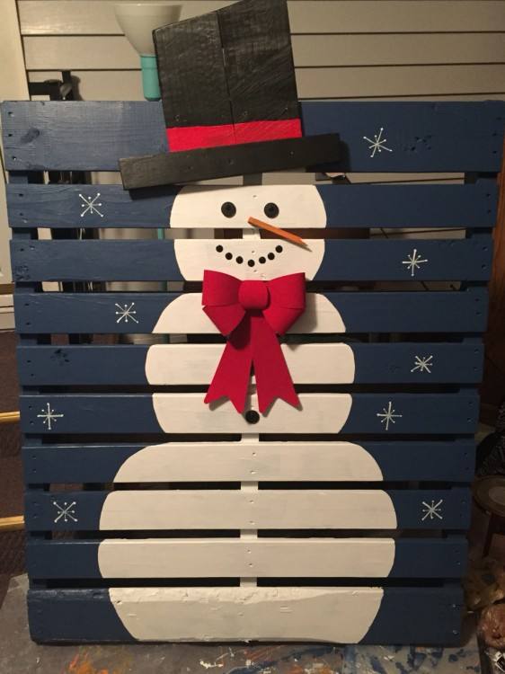 Christmas Decor Using Pallets With 38 Reclaimed Wood D Cor Ideas  DigsDigs