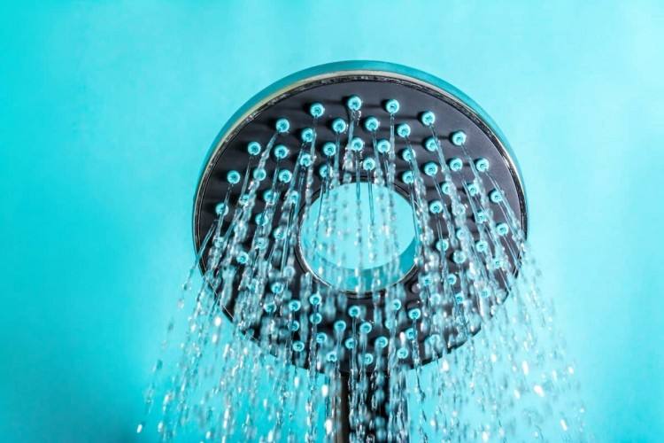 Karol from Home Sweet Home Inspiration is sharing an awesome idea for an outdoor  shower